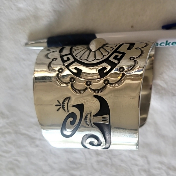 Nickle Silver Native American southwest design, signed bracelet. - Picture 2 of 7